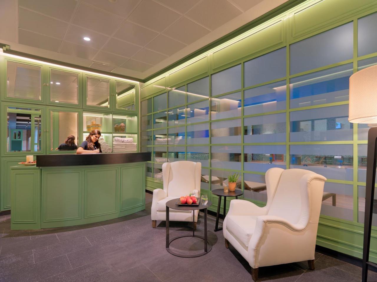 Hotel H10 Marina